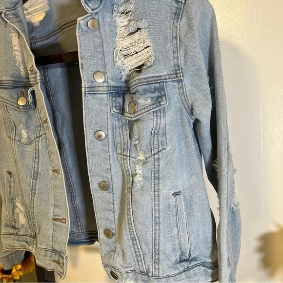 Y2K Grunge Distressed Denim Jacket Women’s Small Light Wash Jean Jacket - Picture 8 of 8